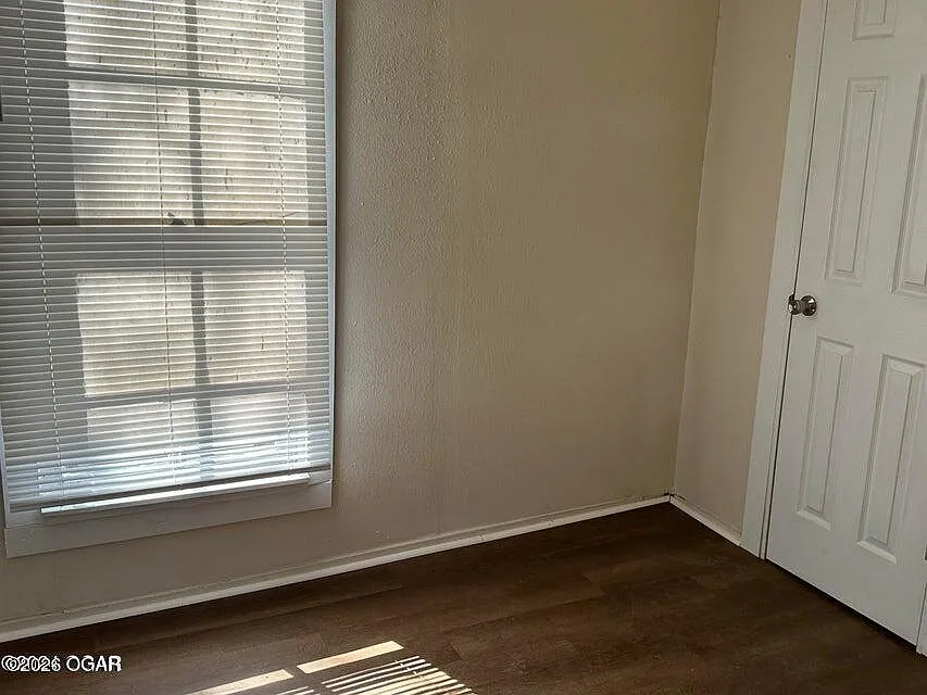 3 bed, 1.0 bath, 836 sqft, $850 — Photo 4