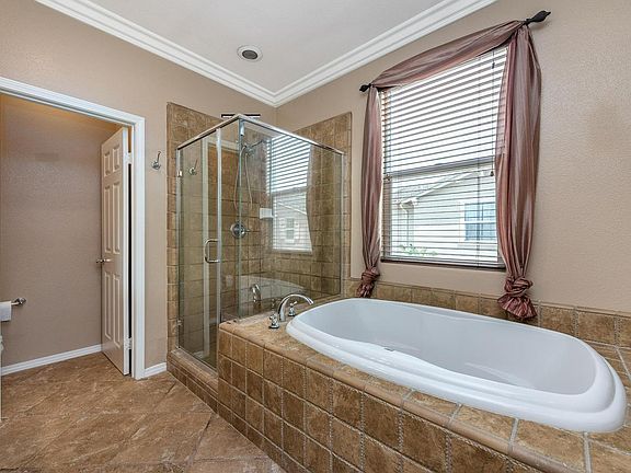 5th image of 386 Town Forest Ct