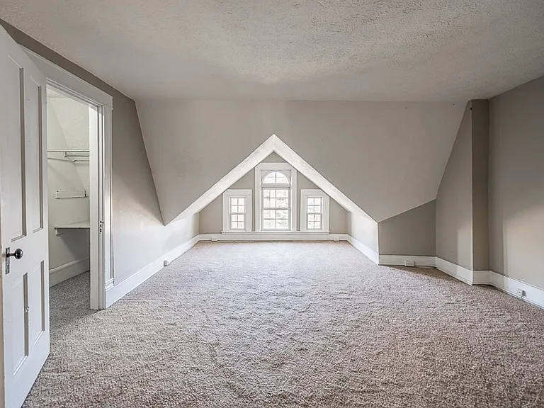 Neil House — Photo 20