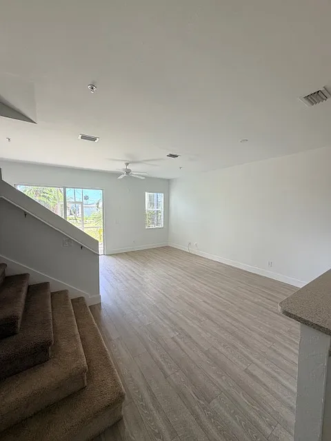 2 bed, 2.5 bath, 1450 sqft, $1,650 — Photo 2