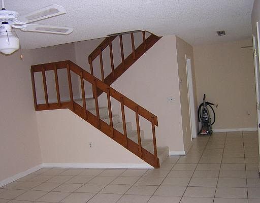 2nd image of 825 Center St APT 1B
