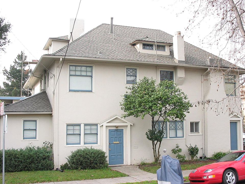Santa Rosa Ave Western View. 2nd floor right 2 windows are Unit B's kitchen and bedroom.