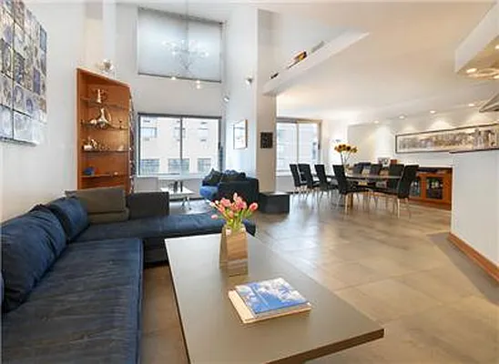 Sold by Warburg | media 1