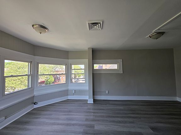 5th image of 578 Howard Ave #C