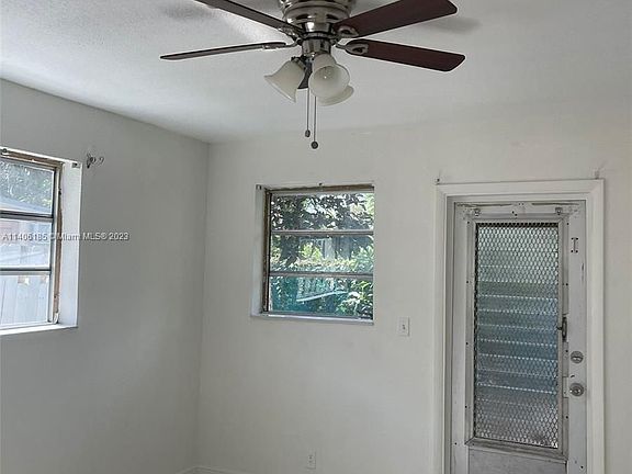 4th image of 1225 NE 15th Ave APT 1-5