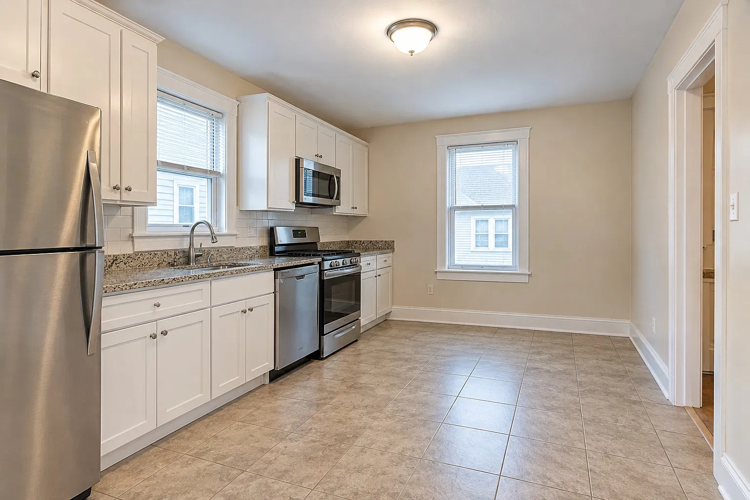 3 bed, 1371 sqft, $2,200 — Photo 4
