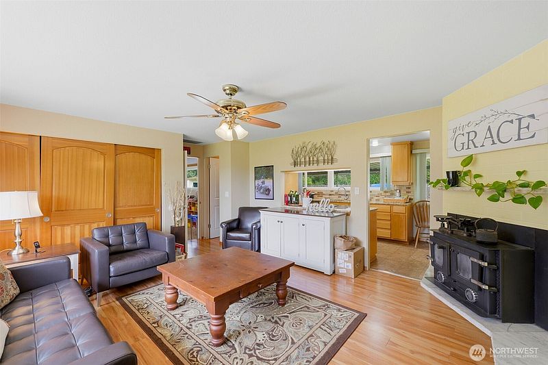 3rd image of 3707 128th Street E
