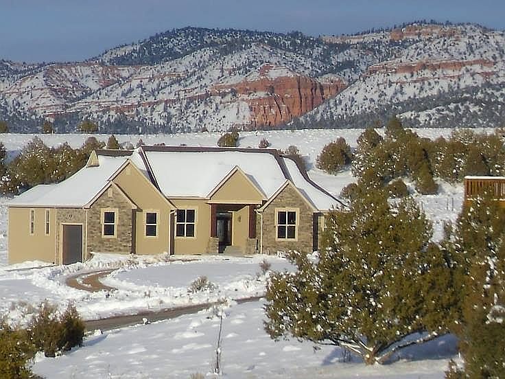 2nd image of 1745 E Paunsaugunt Cliffs Dr
