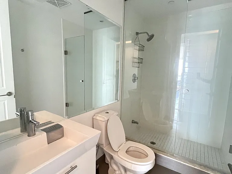 388 Yonge St #6516 — Photo 15