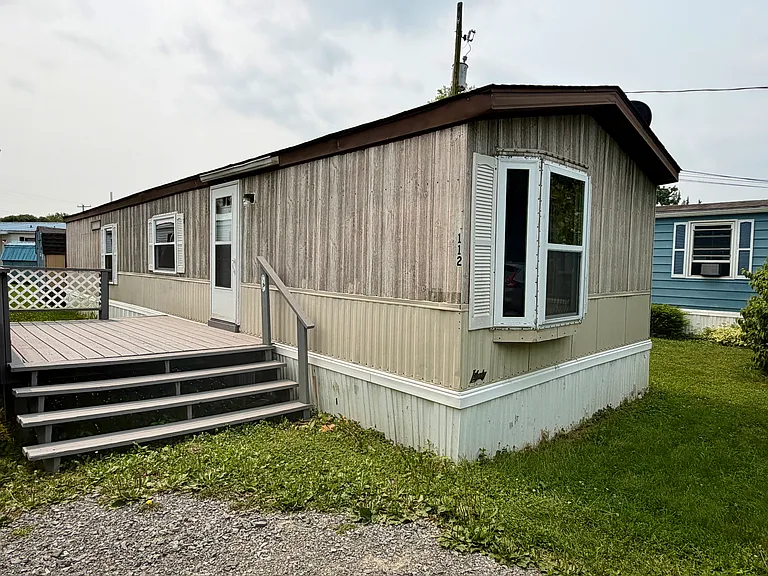112 Sheeler Ln — Photo 1