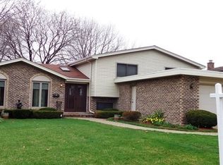 1400 S Hickory Dr, Mount Prospect, IL