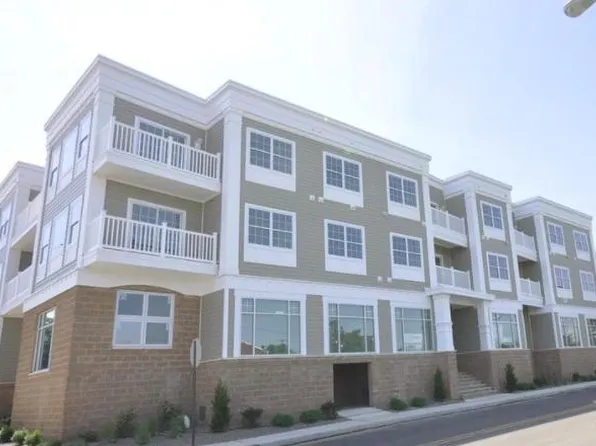 2 Hennessey Blvd APT 203, Atlantic Highlands, NJ 07716