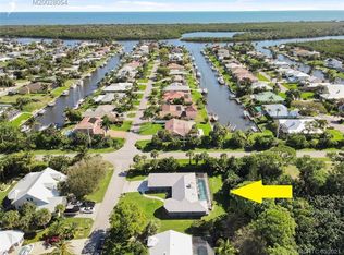 8332 SE Royal St, Hobe Sound, FL 33455