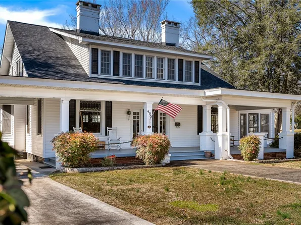 402 Retreat St, Westminster, SC 29693