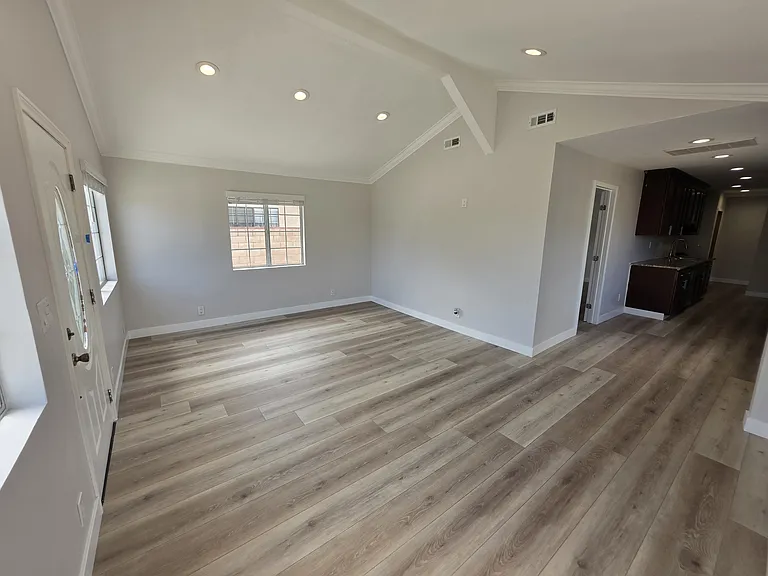 10303 Arminta St — Photo 30