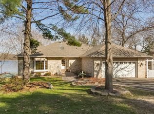 725 Heinel Dr, Roseville, MN 55113
