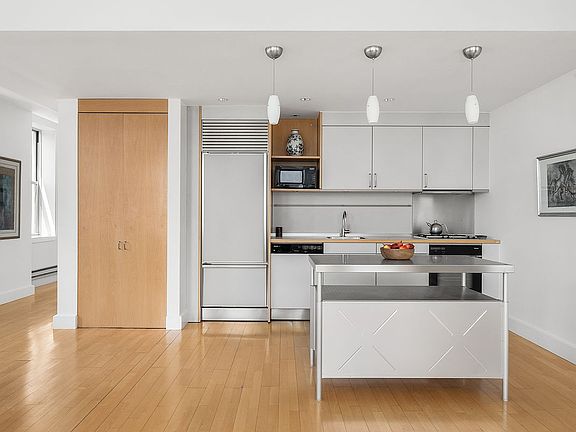 2nd image of 80 Chambers St APT 15A