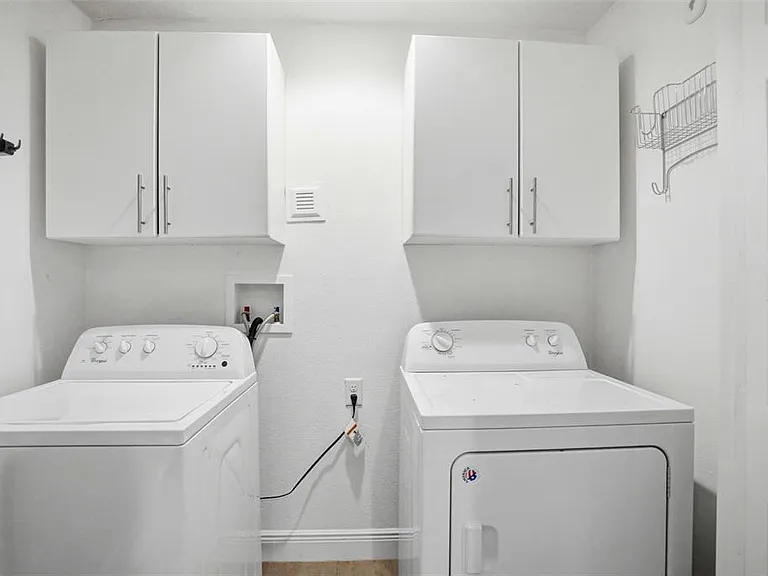 727 N Himes Ave — Photo 35