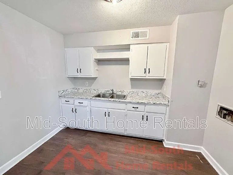 452 Delta Rd — Photo 10