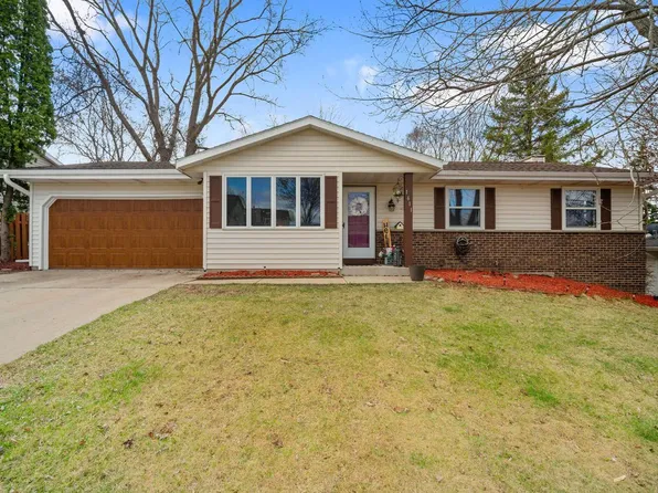 1611 Primrose LANE, West Bend, WI 53090