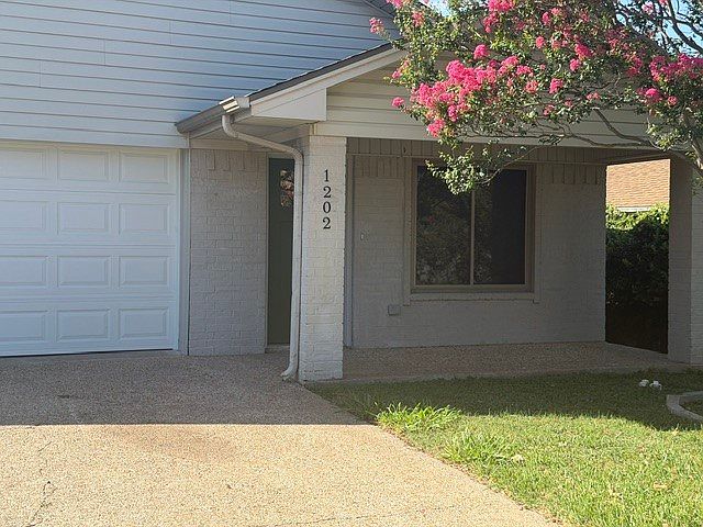 1st image of 1202 Chapel View Dr