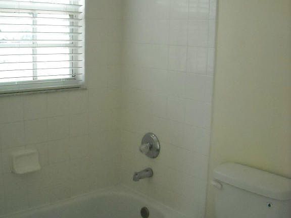 4th image of 4240 Fairfax St