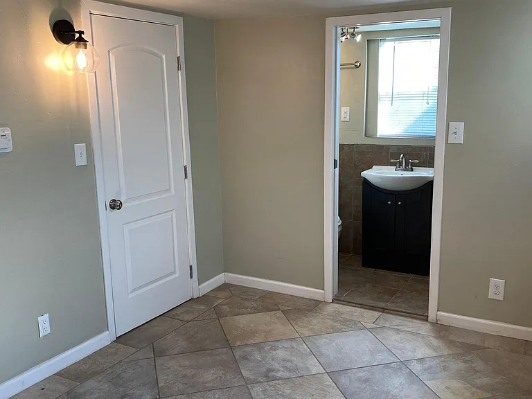 2516 N St #4 — Photo 5