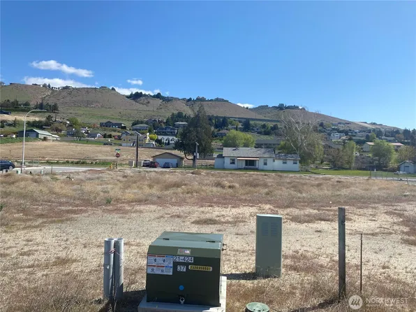 183 Harold Street NE, East Wenatchee, WA 98802