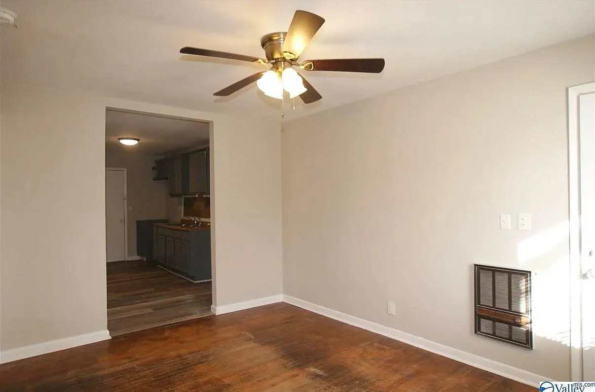 2908 Hart Drive Northwest B - UNIT B — Photo 4
