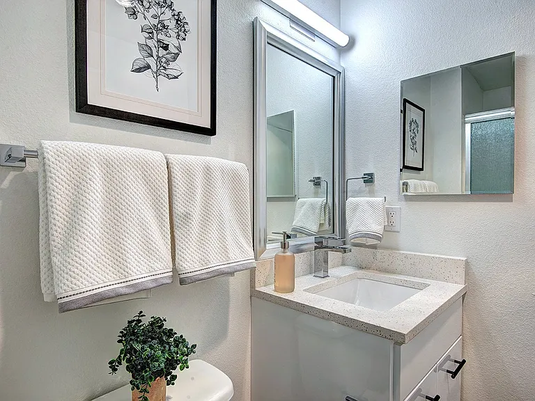 Woodlake Apartments — Photo 46