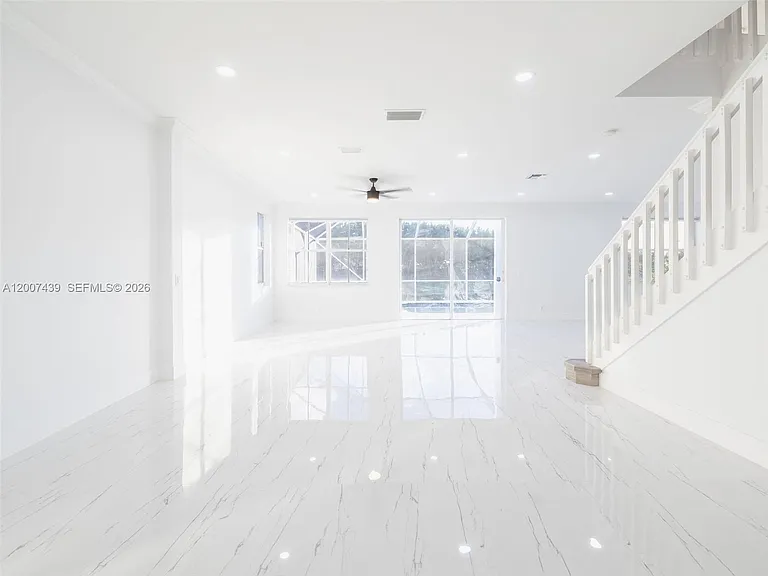 801 Tanglewood Cir — Photo 12