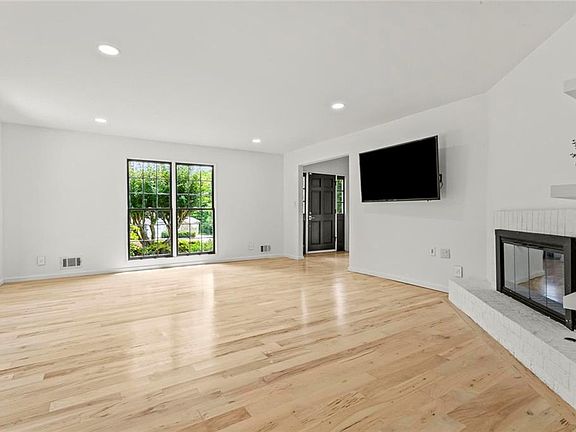 4th image of 1189 Forest Brook Ct