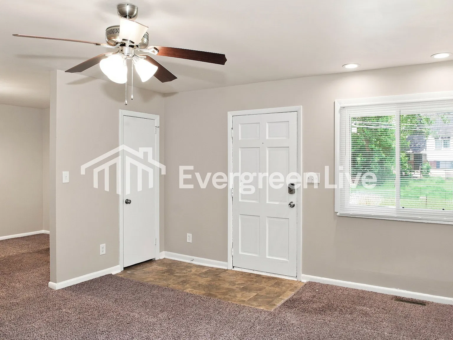 3 bed, 1.0 bath, 1350 sqft, $1,195 — Photo 2