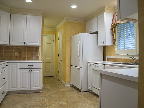 5th image of 3811 S Galloway Dr