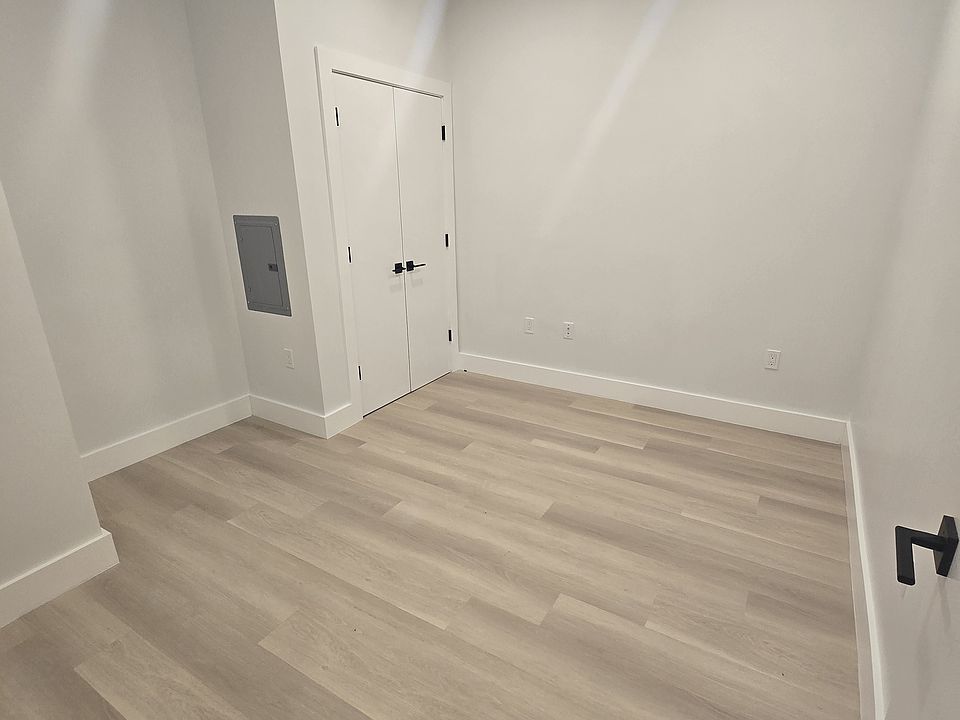 2nd image of 314-316 Forrest St #303B
