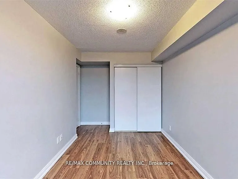 181 Village Green Sq #715 — Photo 6