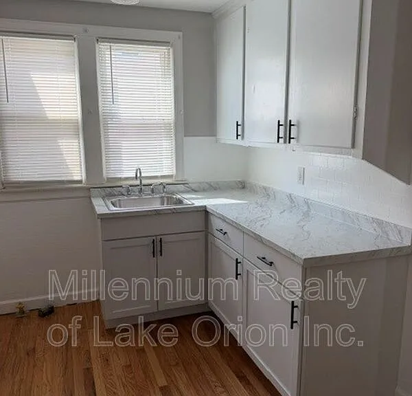 27 Sylvan — Photo 2