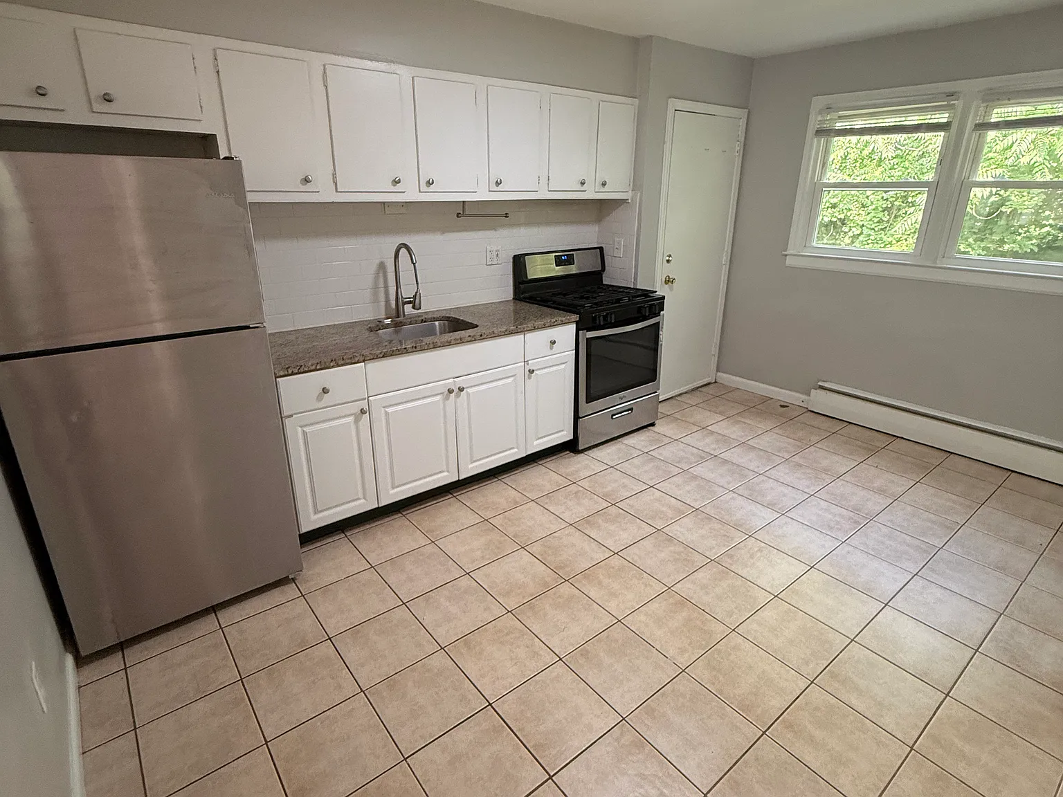 2 bed, 800 sqft, $1,700 — Photo 1