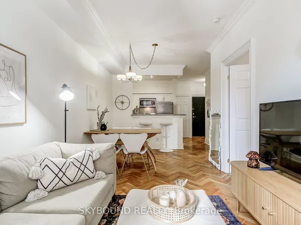 120 Lombard St #703, Toronto, ON M5C 3H5