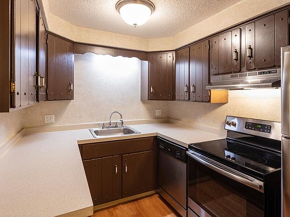 5th image of 50 Royal Crest Dr #40-009