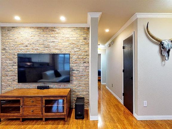 3rd image of 202 Dartmouth Dr