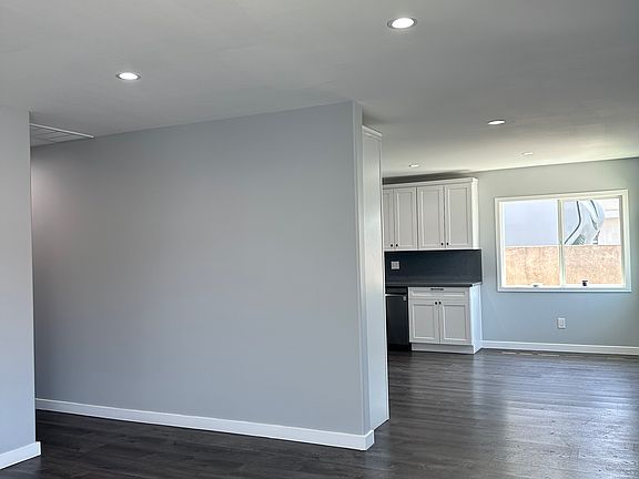 4th image of 15565 Blackhawk St