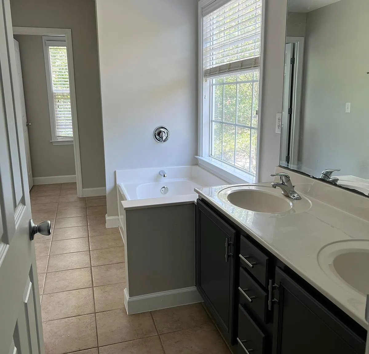 3 bed, 1659 sqft, $1,945 — Photo 2