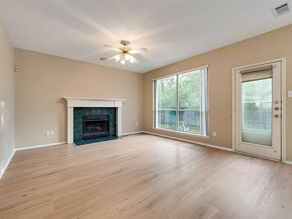 4th image of 2209 Norwich Pl