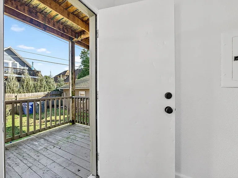5114 N Williams Ave — Photo 19