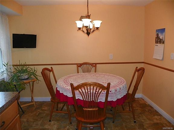 5th image of 48 Sunbury Ct
