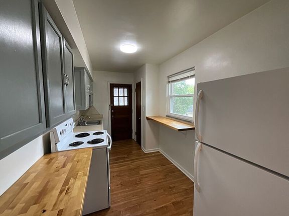 2nd image of 245 Aberdeen Ave #2