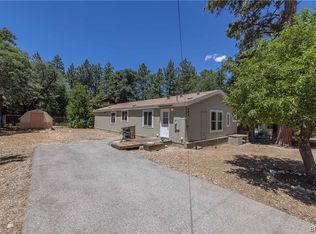 462 San Bernardino Ave, Sugarloaf, CA 92386