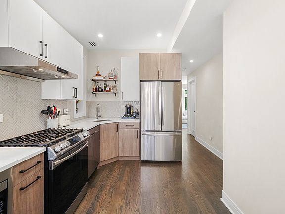 5th image of 834 N Marshfield Ave #2
