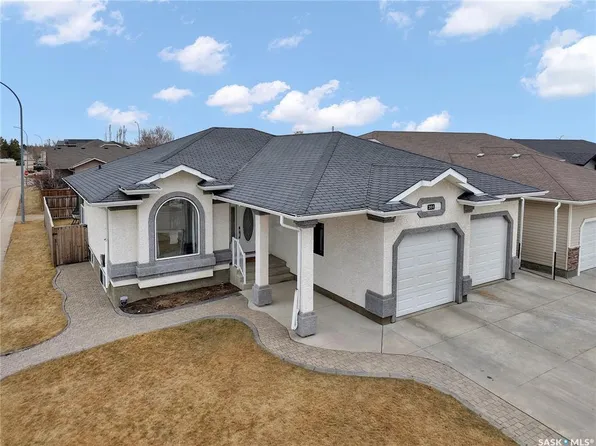 201 Brookside COURT, Warman, SK S0K 0A1